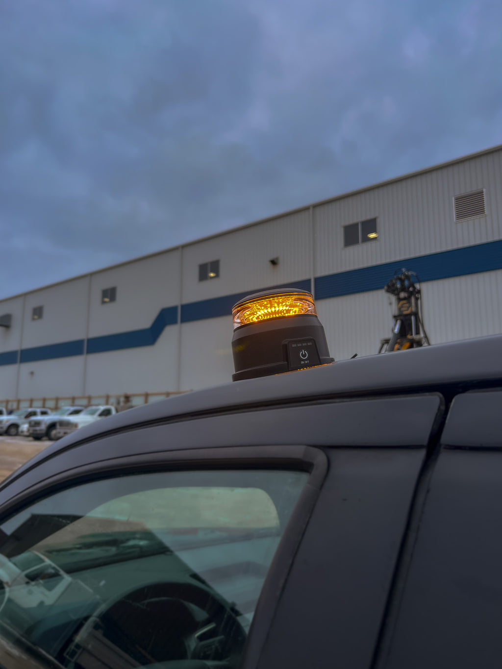 HB54 Wireless Class 1 Heavy-Duty Beacon With Remote– Black